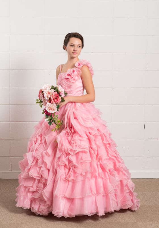 セール商品！ピンクの可愛らしいカラードレス - ウェディングドレス