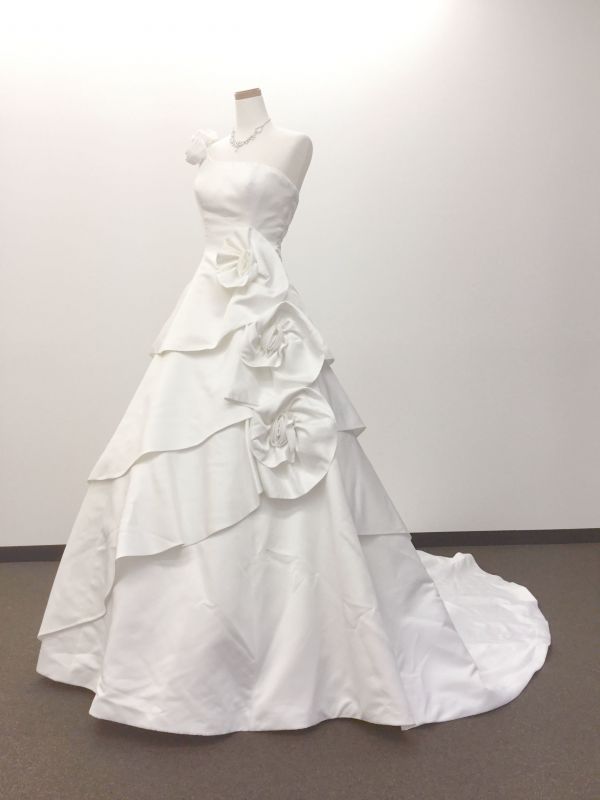純白のエレガンスなウェディングドレス - ウェディングドレスセール1万円から販売 日本最大級アウトレットセール店 | ドレセルウェディング