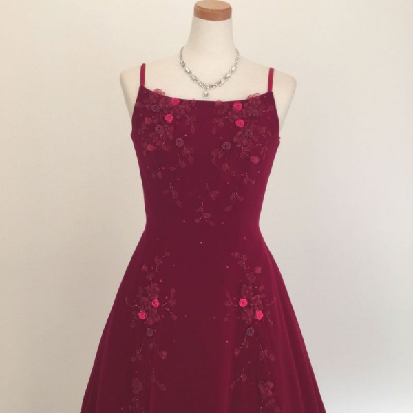 カラードレス　ワインレッド　赤　小花　刺繍　ベルベット