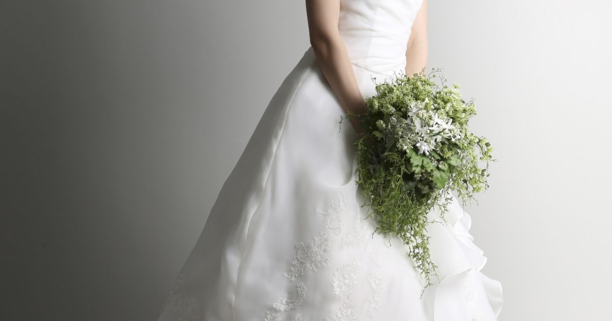 お値下げ中！ウェディングドレス　定価3万円！ ウェディングドレスRV-3 - ウェディングドレスセール1万円から販売