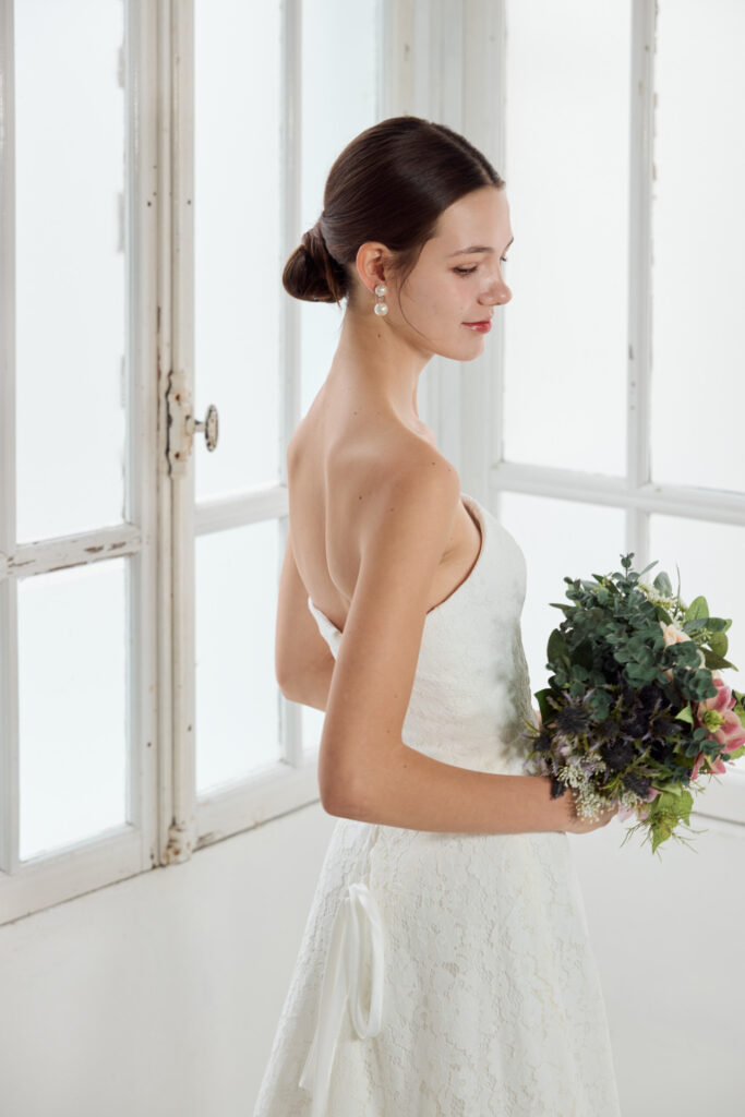 ウェディングドレス 購入 安い 後ろアップ上から