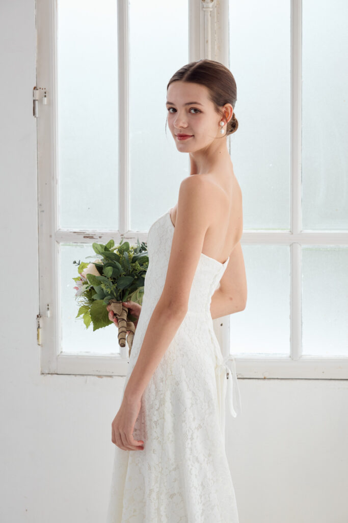 ウェディングドレス 東京 総レースaライン 後ろアップ