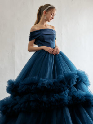 人気のネイビードレス、サイドシルエット