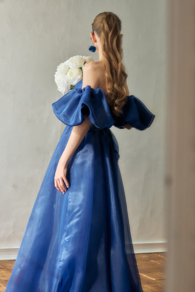 袖取り外し可能なドレス・背中側アップ